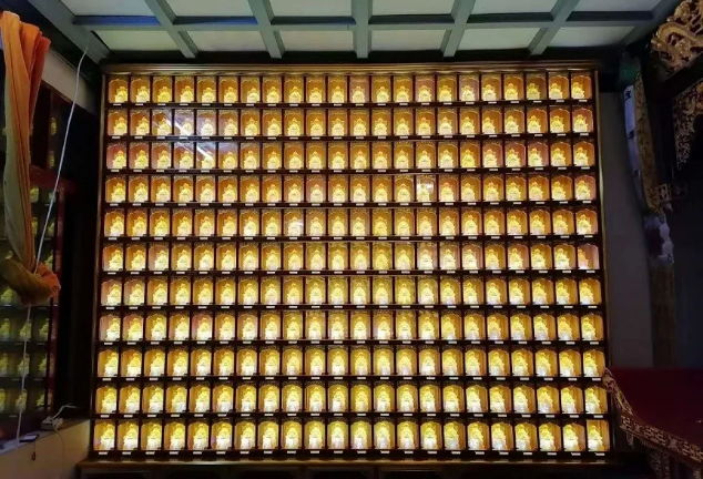 慈愿和你說(shuō)說(shuō)道觀(guān)里點(diǎn)光明燈的意義