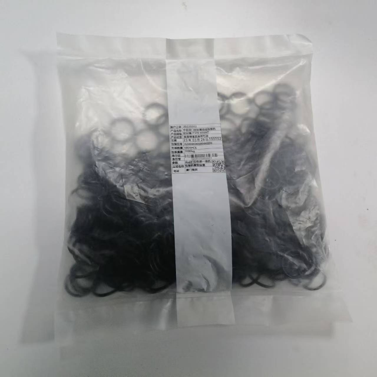 農(nóng)歷七月半在寺院牌位架上供奉牌位